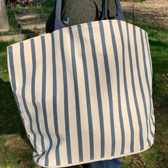 - “BEACH” EMBELLISHED STRIPED CANVAS TOTE - Picture 5 of 8